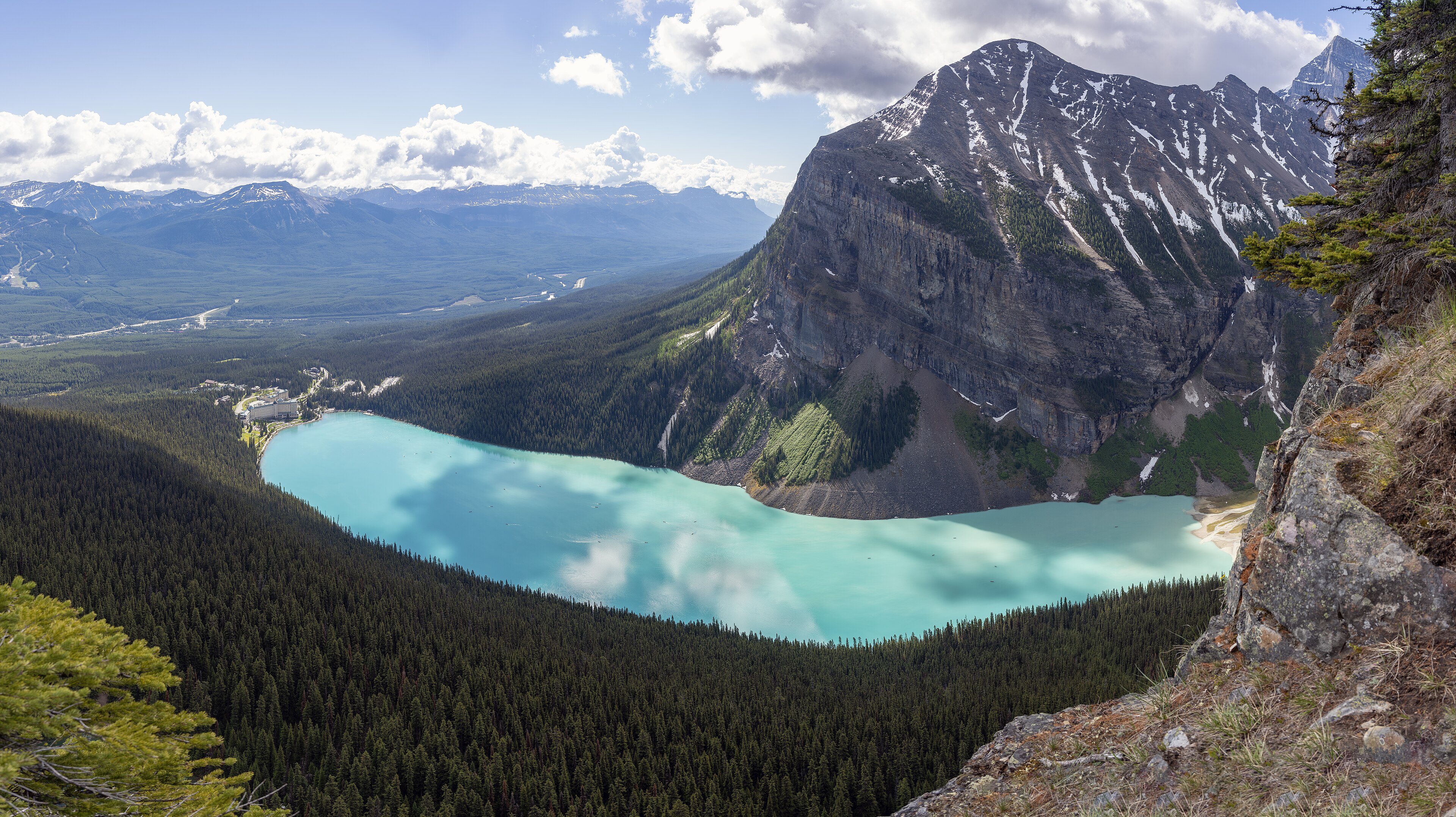 1 lake louise pano 2019.jpg